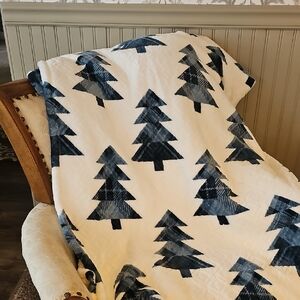 Berkshire Navy and White Holiday Throw Blanket